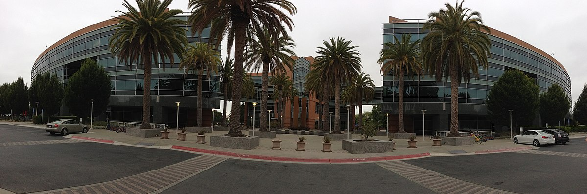 Photo © Runner1928, CC BY‑SA 3.0 via Wikimedia Commons