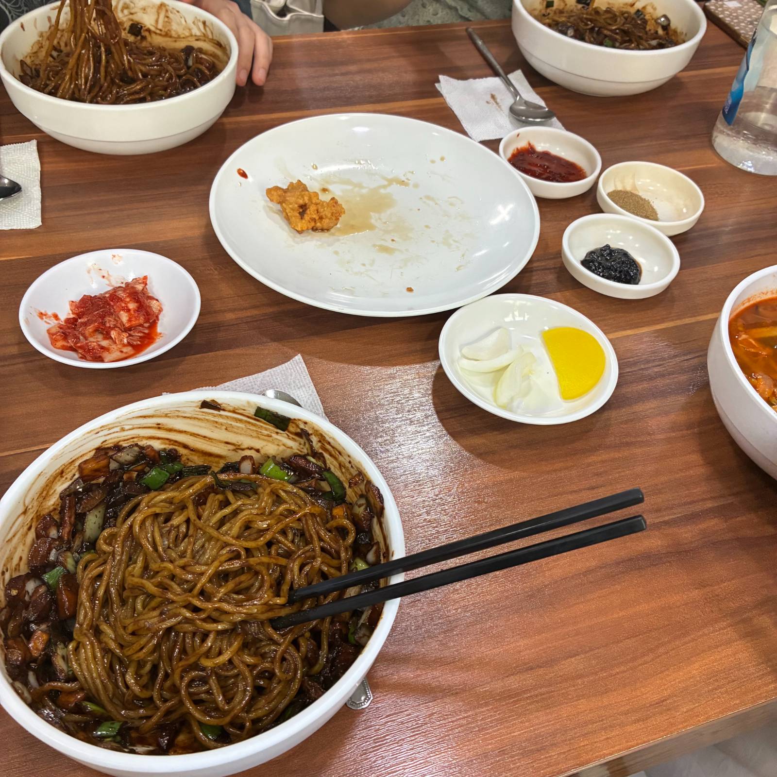 이틀 연속으로 짜장면 맛집을 찾아 헤맨다.