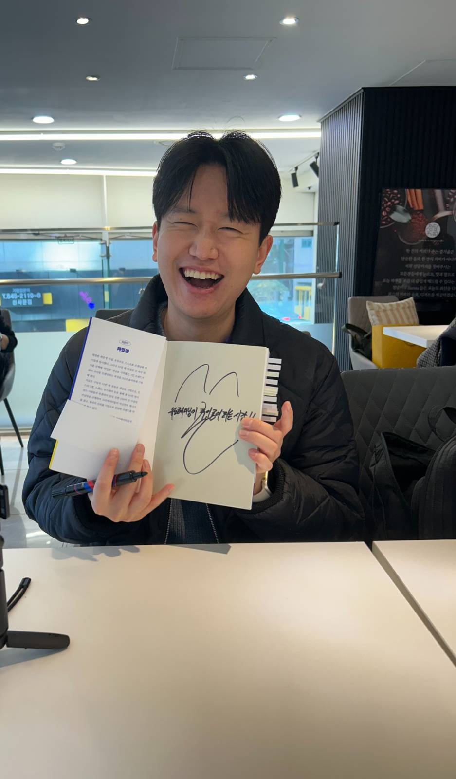 ๋ฏธ์๊ฐ ๋งค๋ ฅ์ ์ธ ์ปค๋ฐ์๋