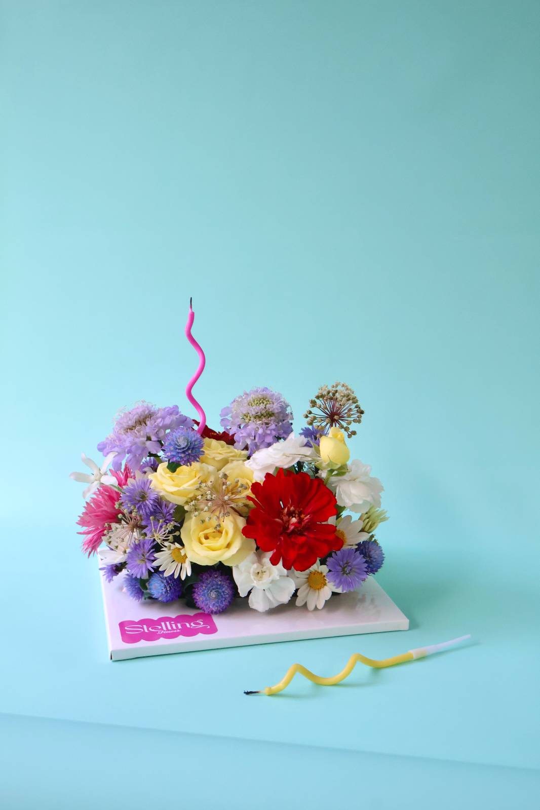 꽃이 폼에 짧게 꽂히면 줄기가 물을 더 잘 빨아들여서 꽃이 조금 더 오래 갑니다. 조각케이크 상품이에요!