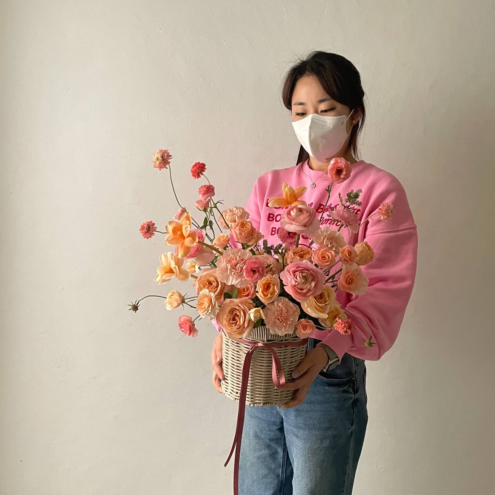 코로나 시절에 꽃 배우러 가는 재미가 있어서 우울하거나 힘들거나 지루하지 않았던 거 같아요! 일주일 내내 꽃 배우러 가는 주말만 기다렸어요!