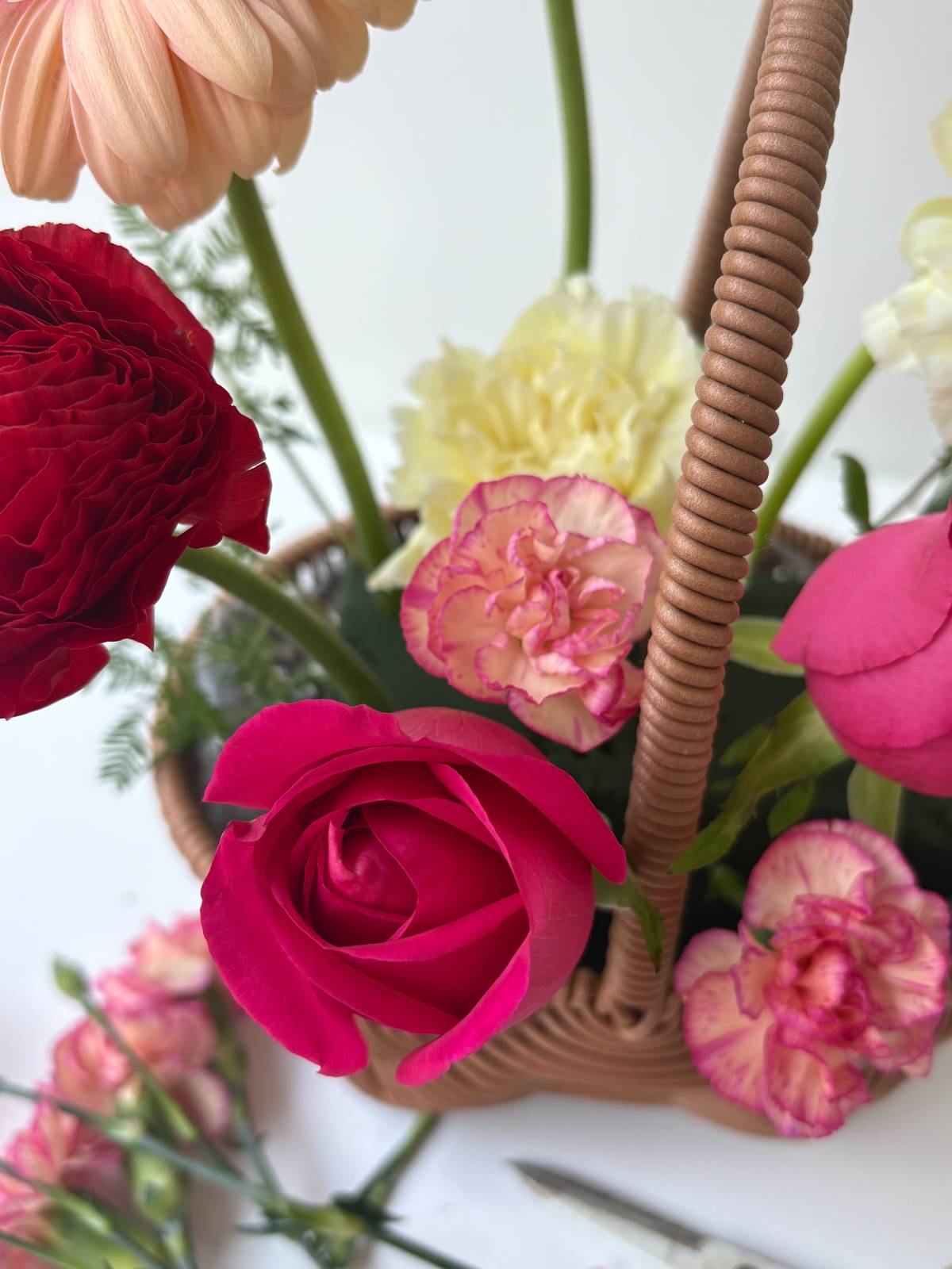 좋은 예시-장미와 미니 카네이션 사이 공간 확보 하기