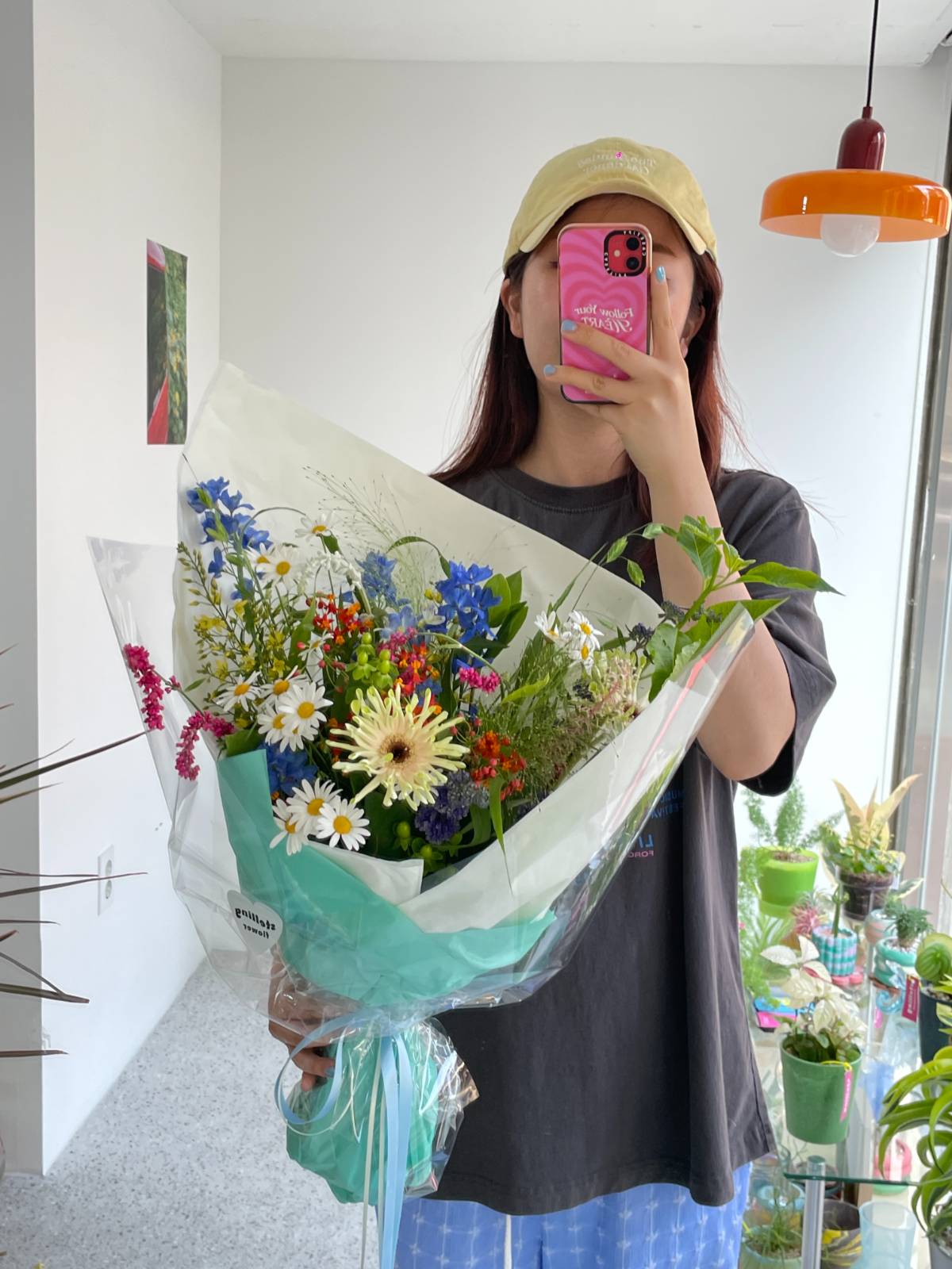 컬러 습자지에 투명한 비닐 포장이 잘 어울리는 계절이 바로 여름
