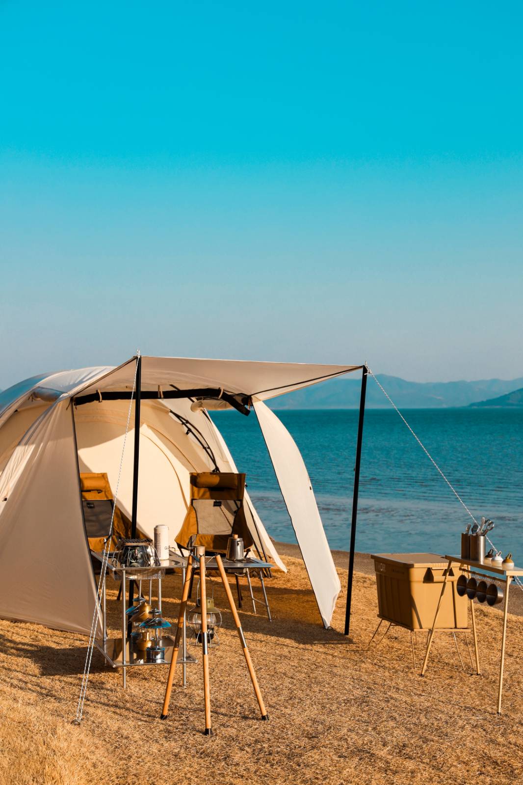 &nbsp; &nbsp; 캠핑칸(CAMPING KAN)의 대표 스테디셀러인 오크돔(OAK DOME)에 신형 베스티블(Vestibule) 전면 확장형 옵션을 결합한 세트&nbsp; &nbsp;&nbsp;