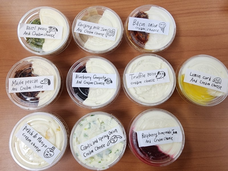 베이글 가게의 진짜 수익원은 바로 이 '크림치즈'들입니다