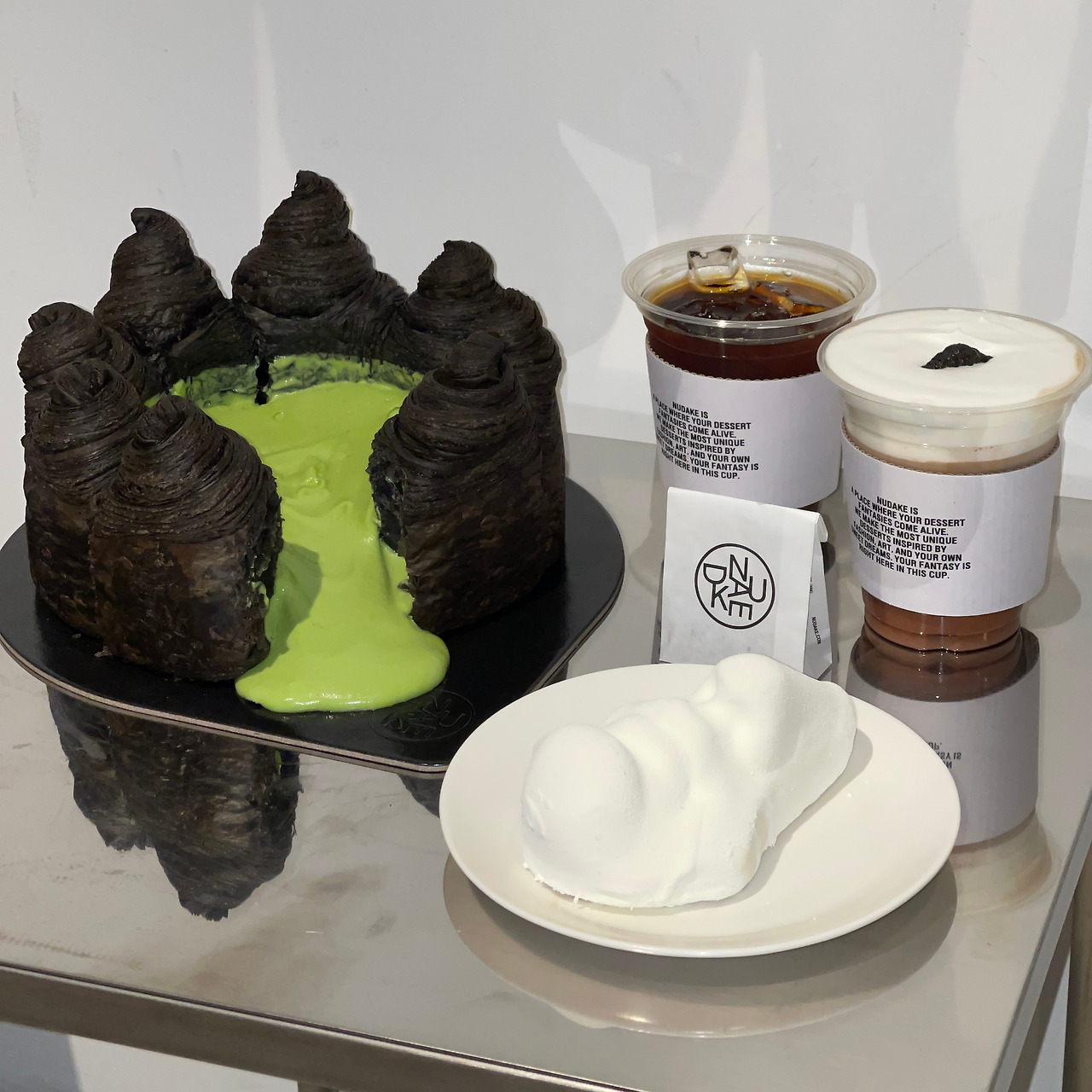 누데이크가 유명해진 계기가 된 케이크 입니다