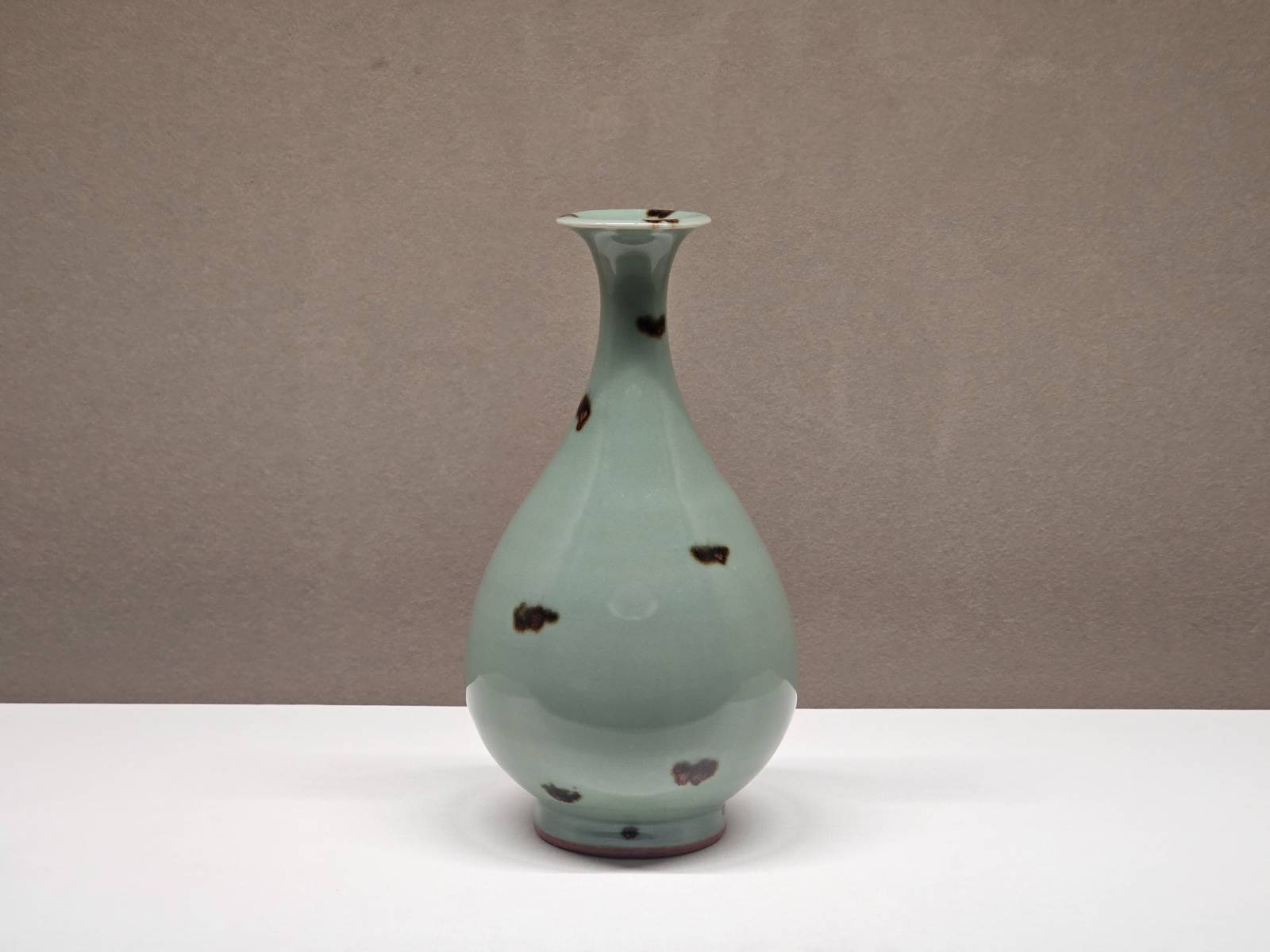 청자 철반문 꽃병(飛青磁花生), 국보, 원 14세기, 용천요(龍泉窯), 아타카[安宅] 컬렉션