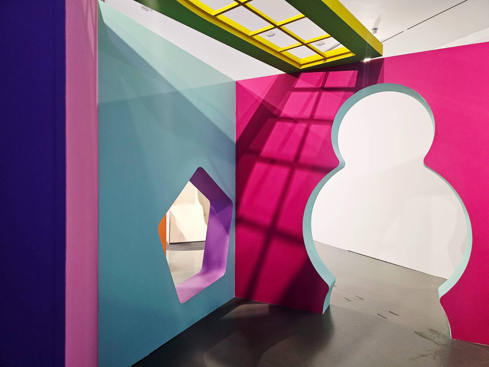 ≪조각이 꿈+틀≫ 데니스 오펜하임 전시 전경 ⓒ클로이