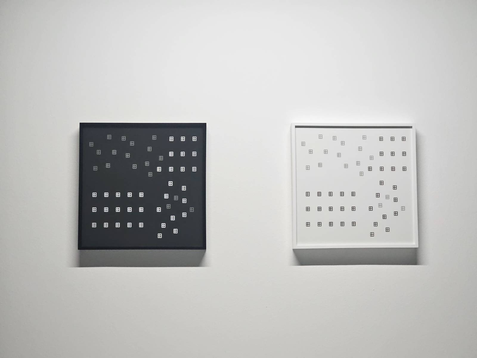 <Organic Geometry 유기적 기하학> 2014, archival pigment print on paper, wood frame, 42x42cm (2 pieces)