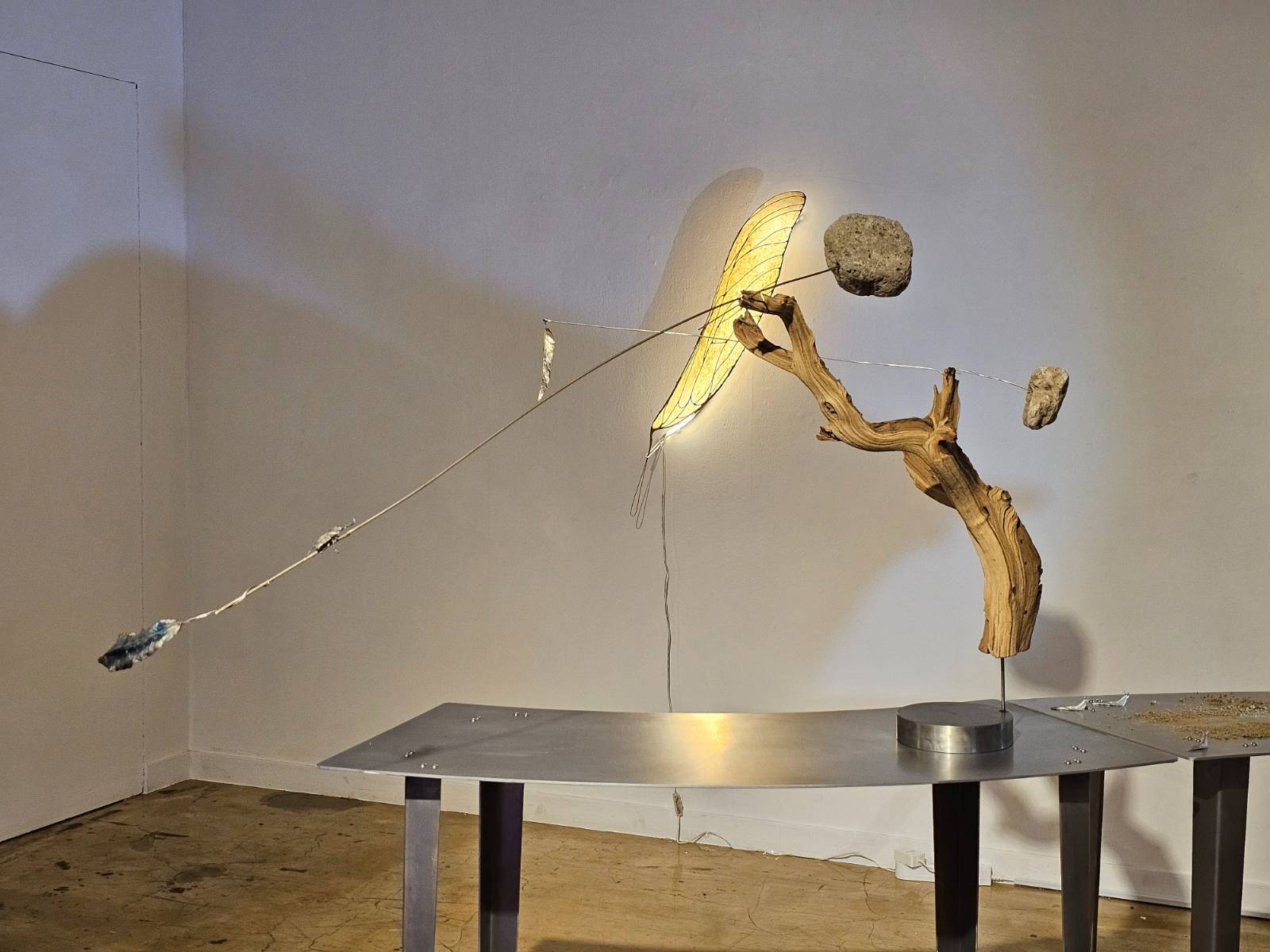 <중력이동> 2026, Mixed media, Casting and welding, 130x72x77cm
