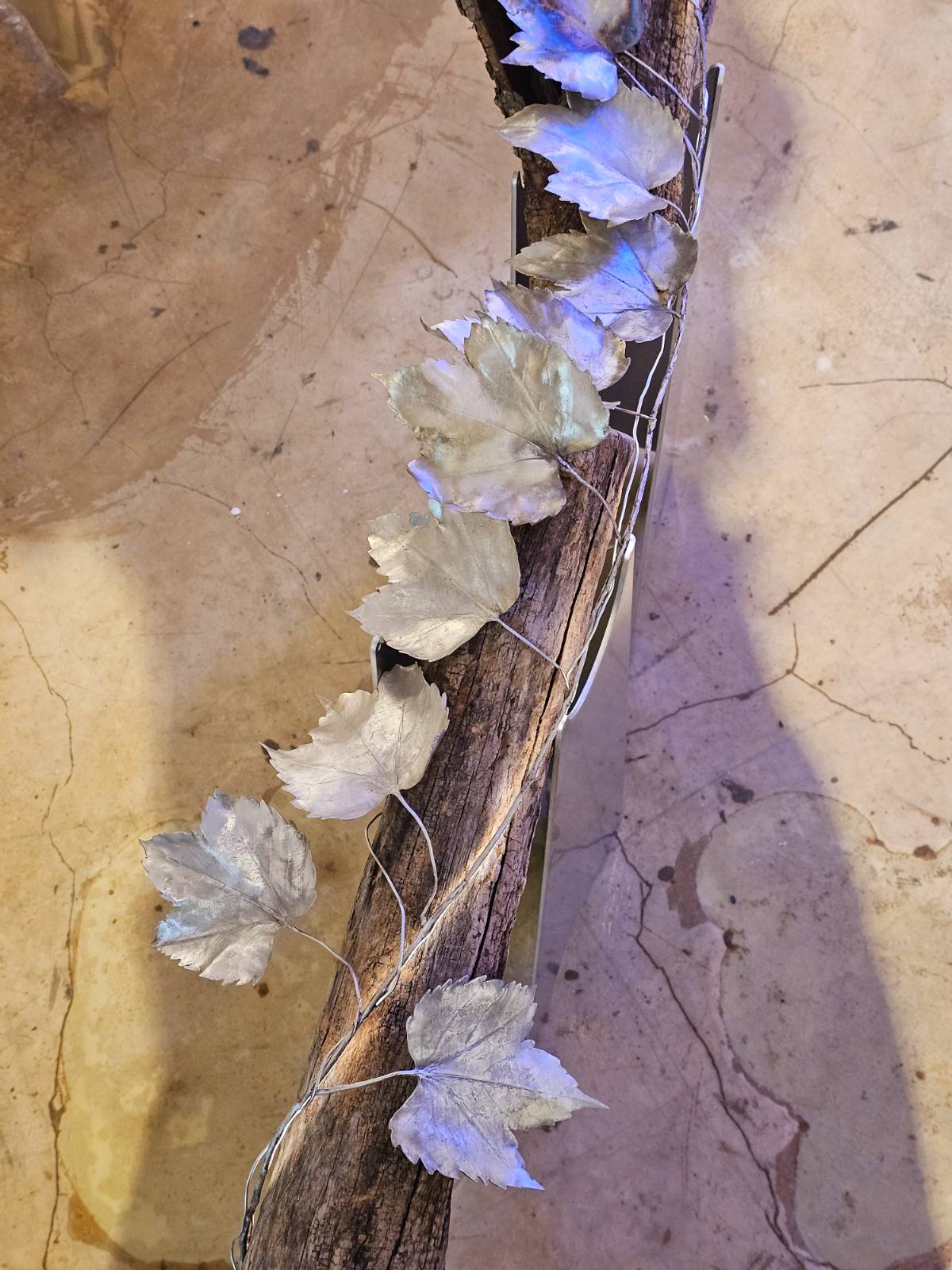 <영원한 계절> 부분, 2026, Sterling/Tree Struck by lightning, Casting and welding/Found and brought, 760x20x20cm