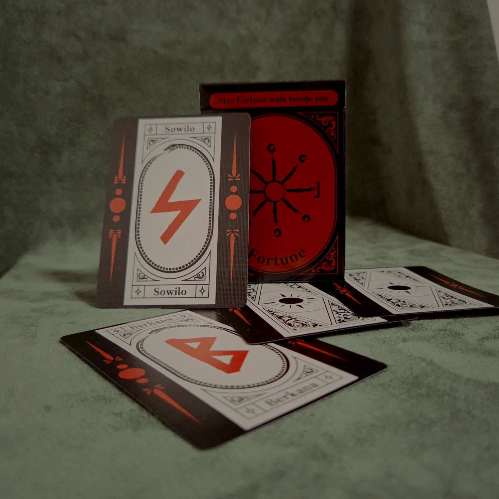 (인상 깊었던 카드의 색을 참고한 디자인)