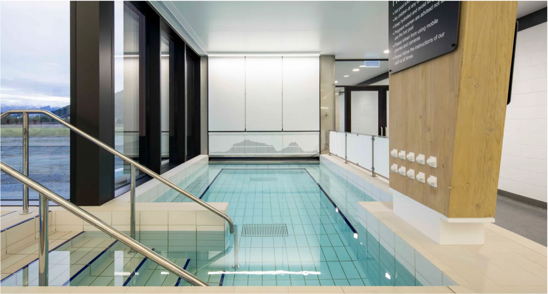 여기는 따끈따끈 자쿠지. 국내 도입이 시급합니다!!