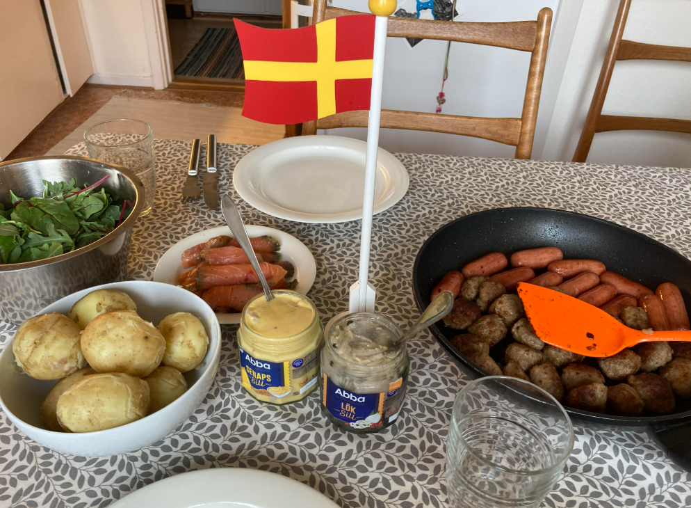 Bani네 집에 있는 스코네 국기. 지역 축구경기에서 특히 많이 보입니다ㅎㅎ