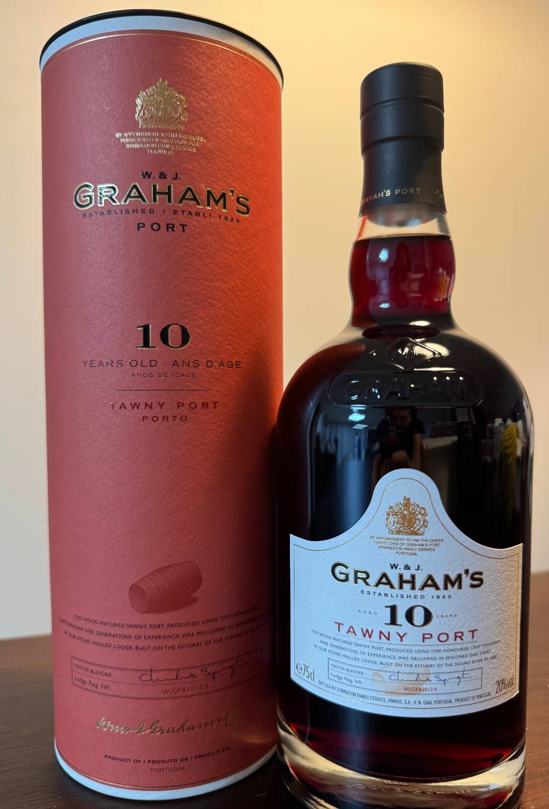 그라함 10년 토니 포트 와인. 바틀과 라벨이 모두 이쁘다.