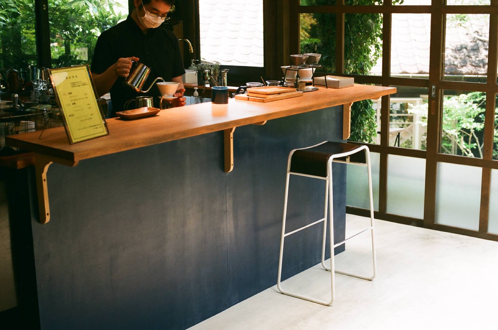 다급함 끝에 만난 보석같은 카페. 정성스럽게 내려준 핸드드립 커피와 함께 꿈 같은 시간을 보냈다.