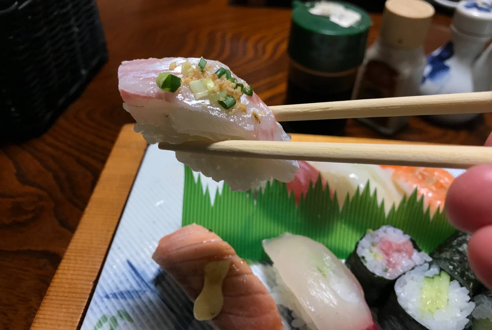 밥알 하나하나가 살아 움직이는 듯한 완벽한 '초밥'