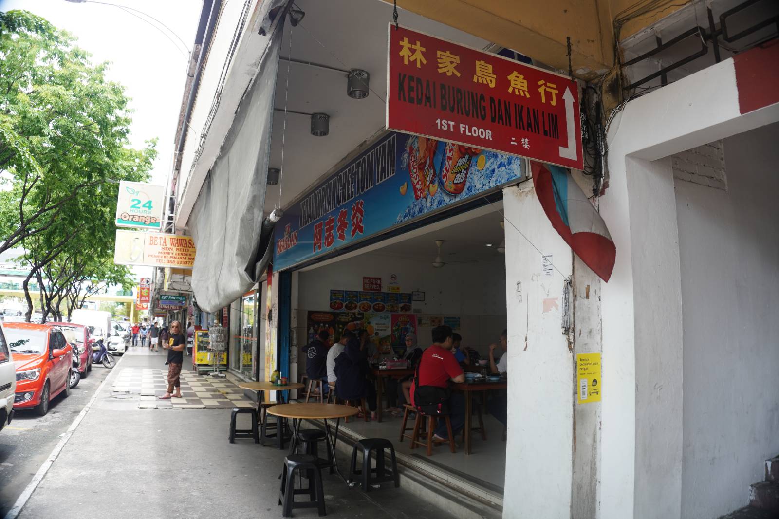 가게로 들어가기 전 분위기부터 심상치 않다. 내 계획대로 갔더라면 절대 가보지 않았을 '진짜 로컬 식당'