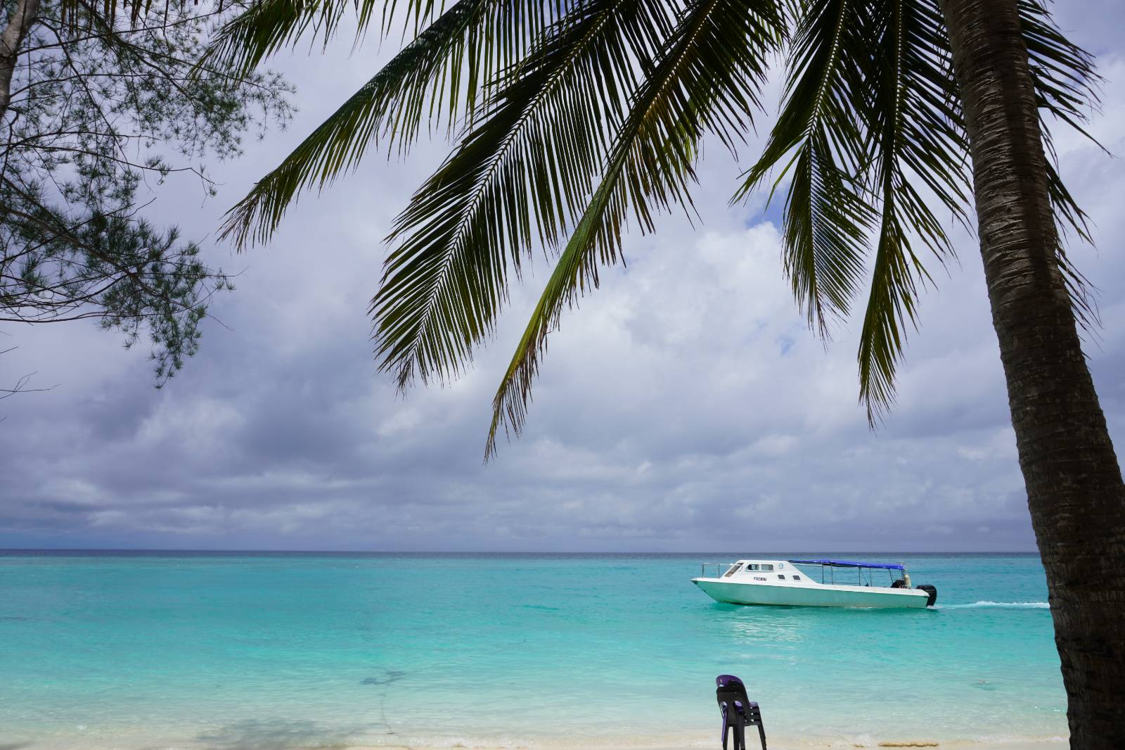 구름은 여전히 낮았지만 투명한 바다를 볼 수 있어 감사
