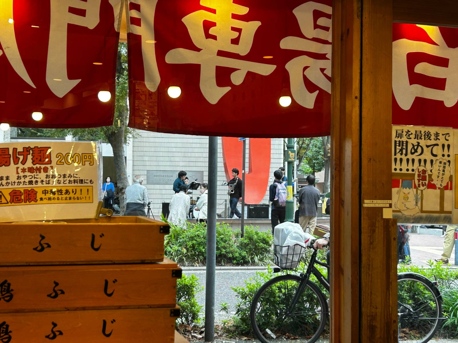 사전 현장 조사. 이름 모를 연주가들을 향한 동질감.