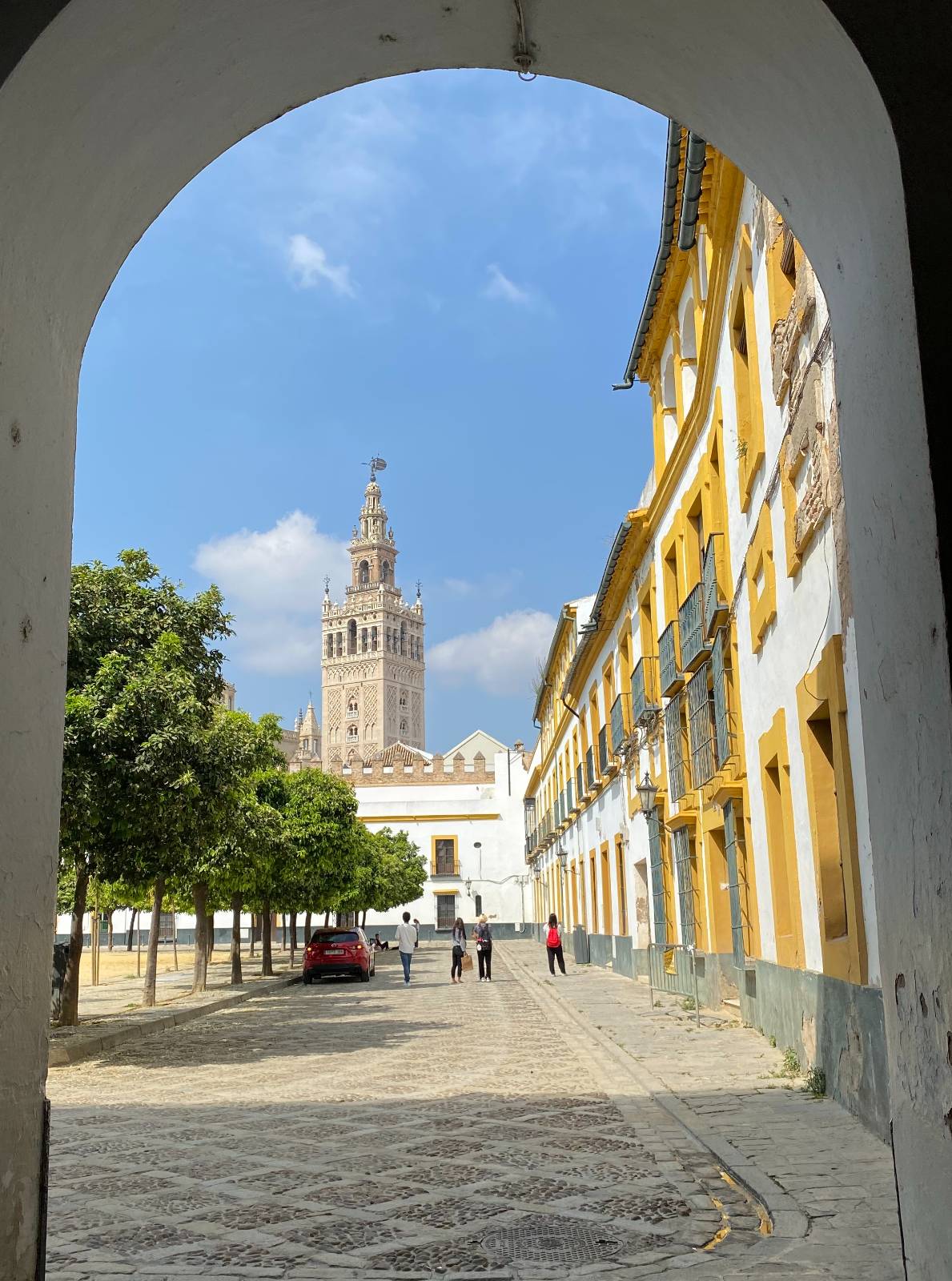 사람이 없는 세비야에서만 볼 수 있던 비현실적 고즈넉함과 아름다움.
