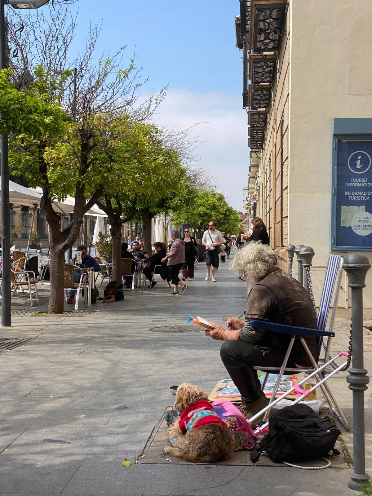 도착한 날 찍은 길거리 화가. 이게 마지막일줄 알았더라면 더 오래 돌아다닐 걸 그랬다.