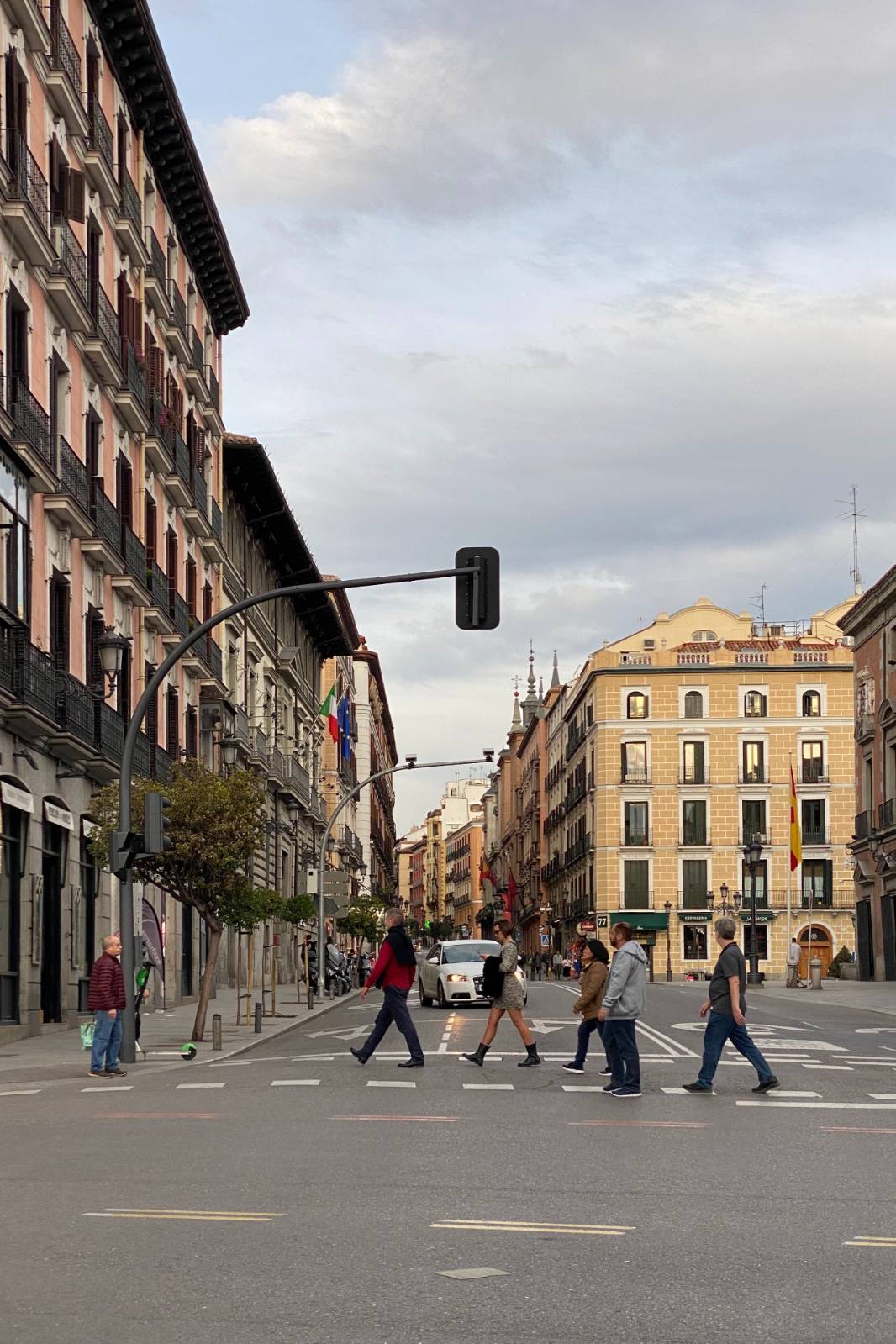 비틀즈 Abbey Road의 표지 같았다.