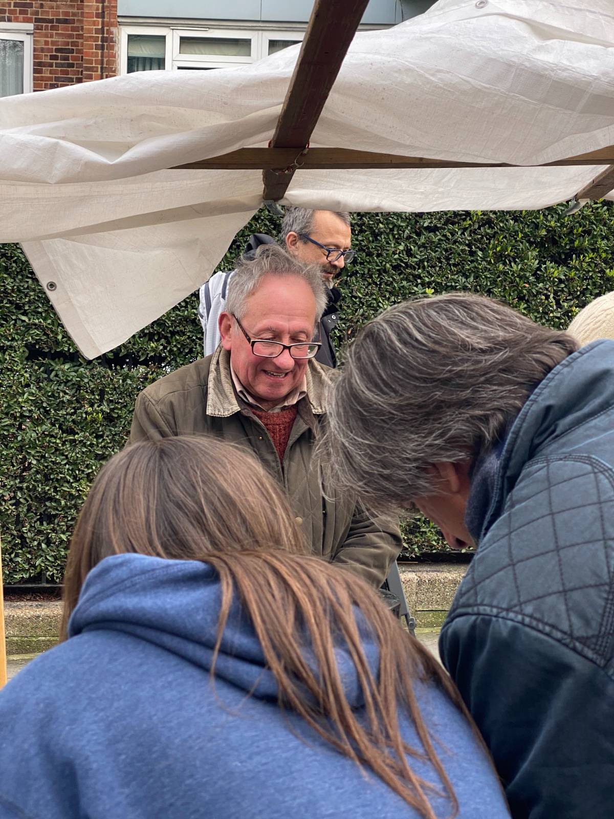 포토벨로 시장의 골동품 상인 할아버지