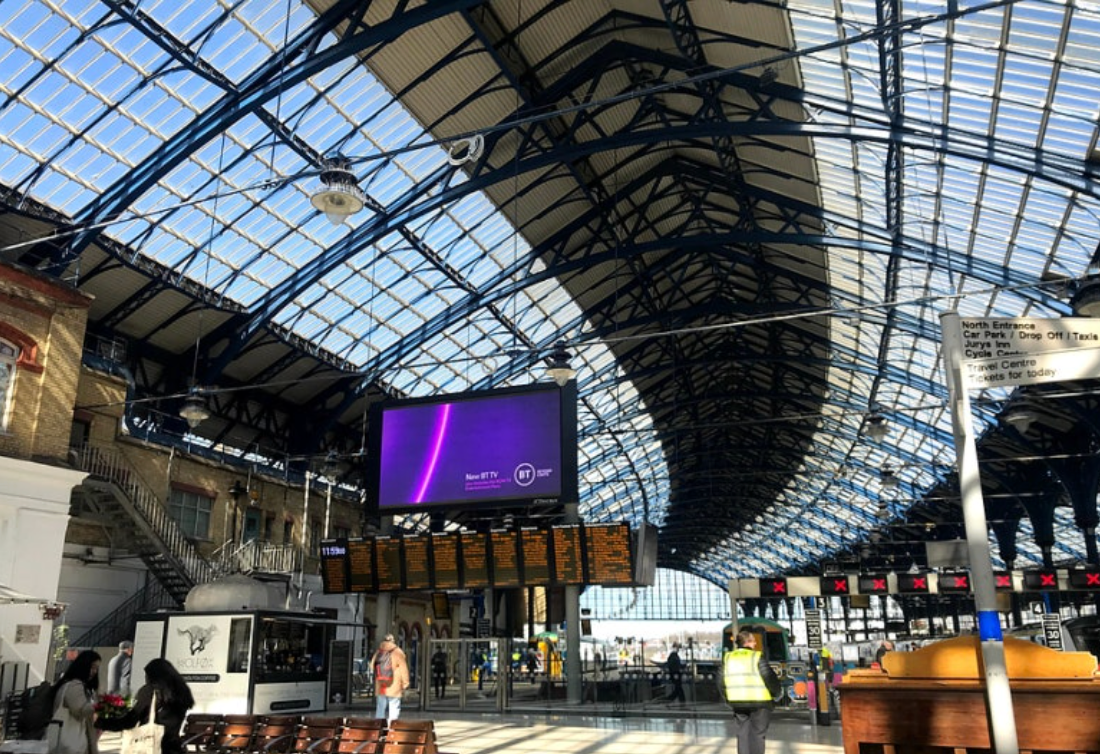 텅 비어있던 브라이튼역