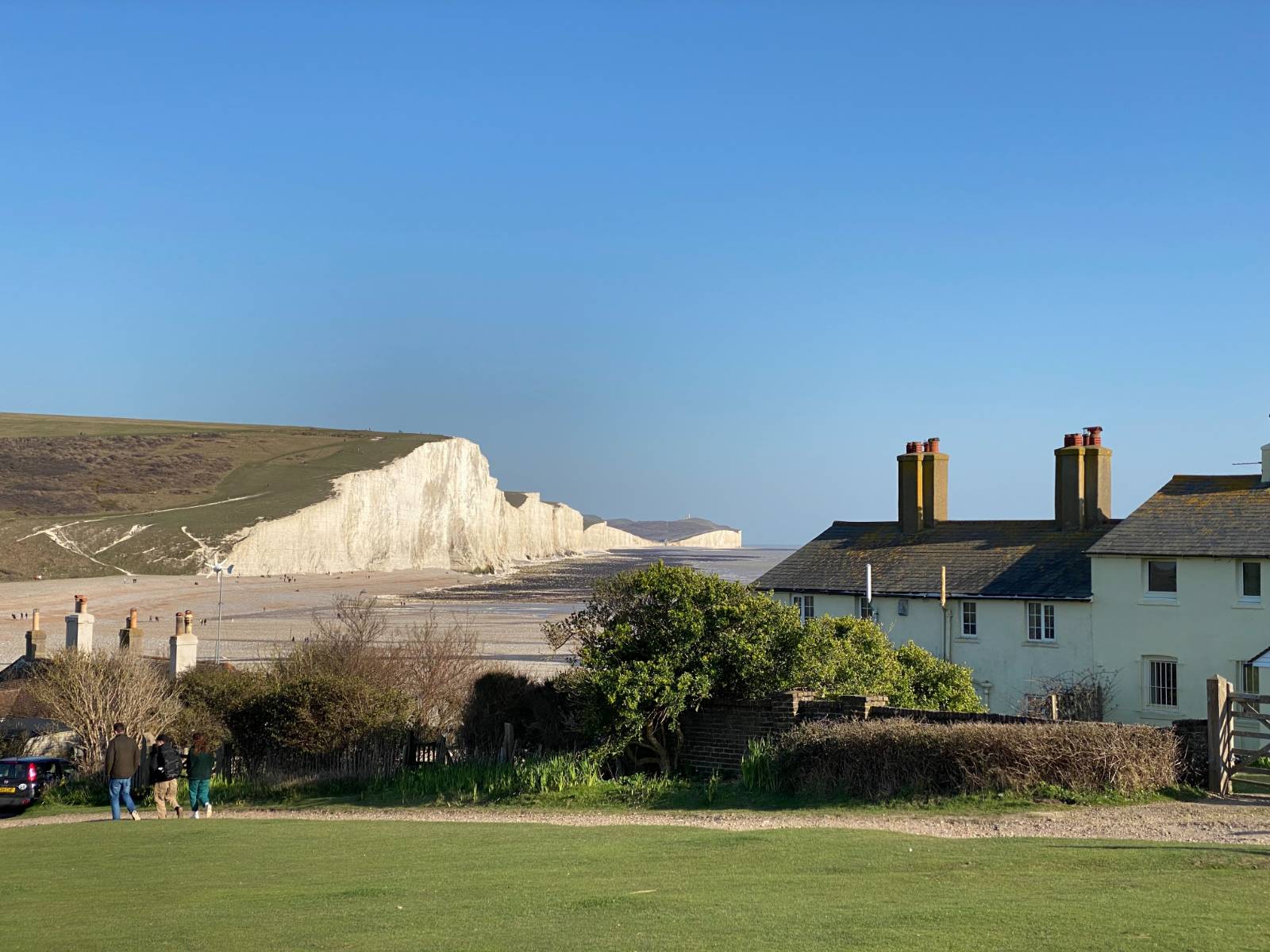 돌아오는 길에는 숙소들과 어우러져 더 아름다웠다.