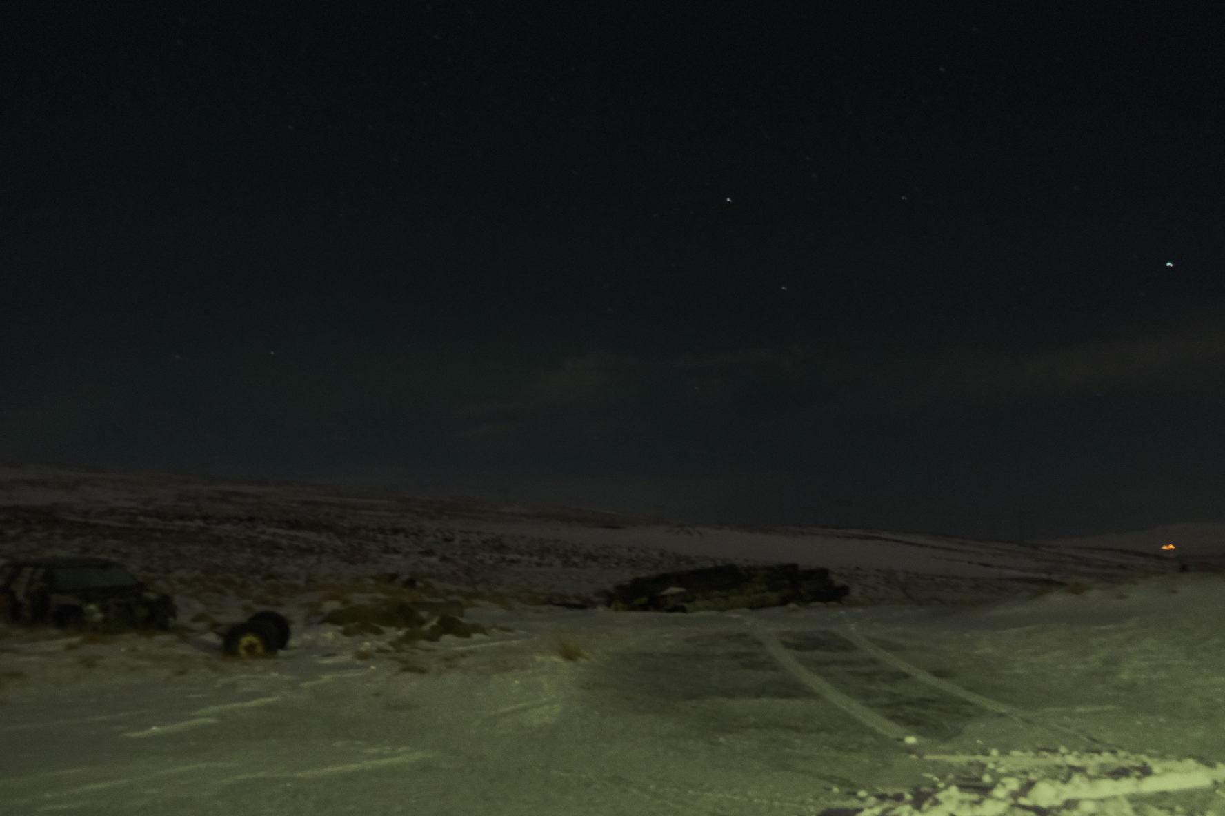 카메라에선 초록색 무언가가 있었으니 사실 거짓말은 아니었다. 눈으로 보이지 않았을 뿐.