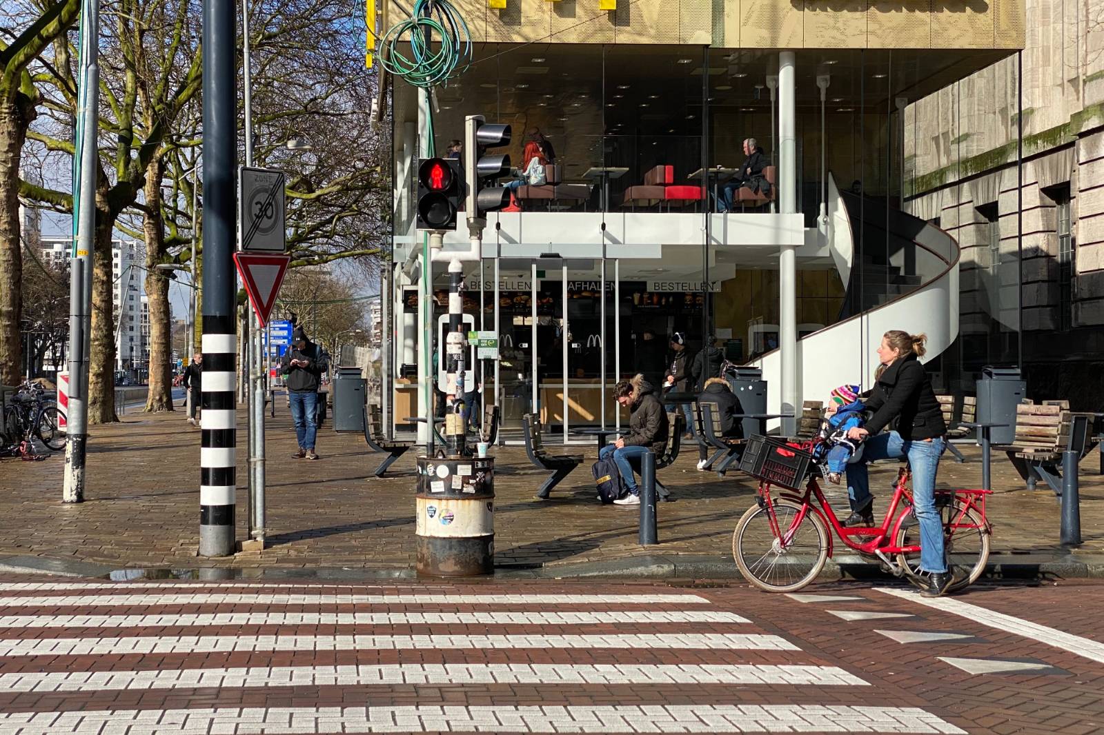 남녀노소 자전거를 타는 사람이 정말 많았다.