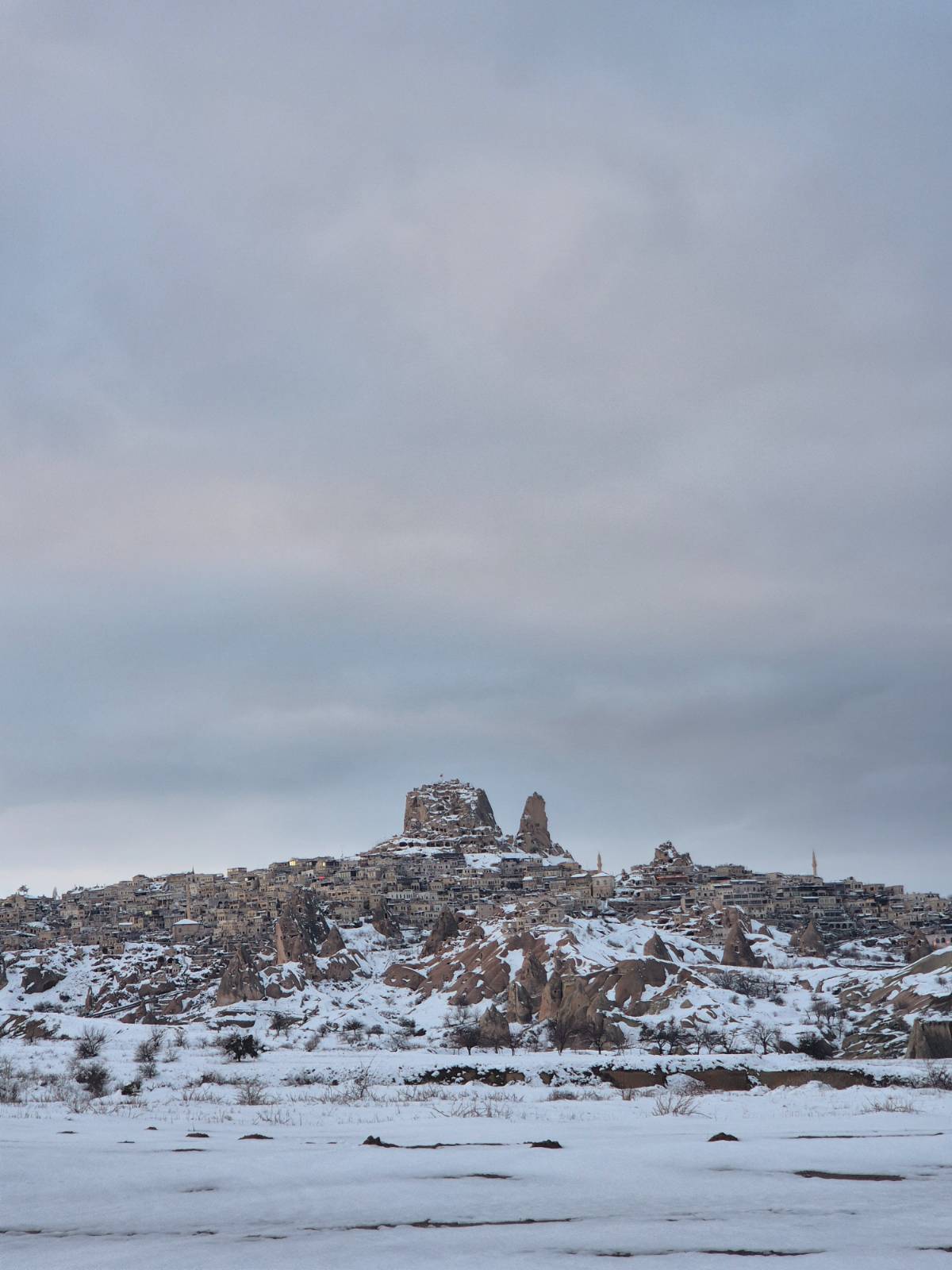 정처없이 걷다 고개를 들어보니 어느새 익숙해진 건물이 보였다. 우치히사르성