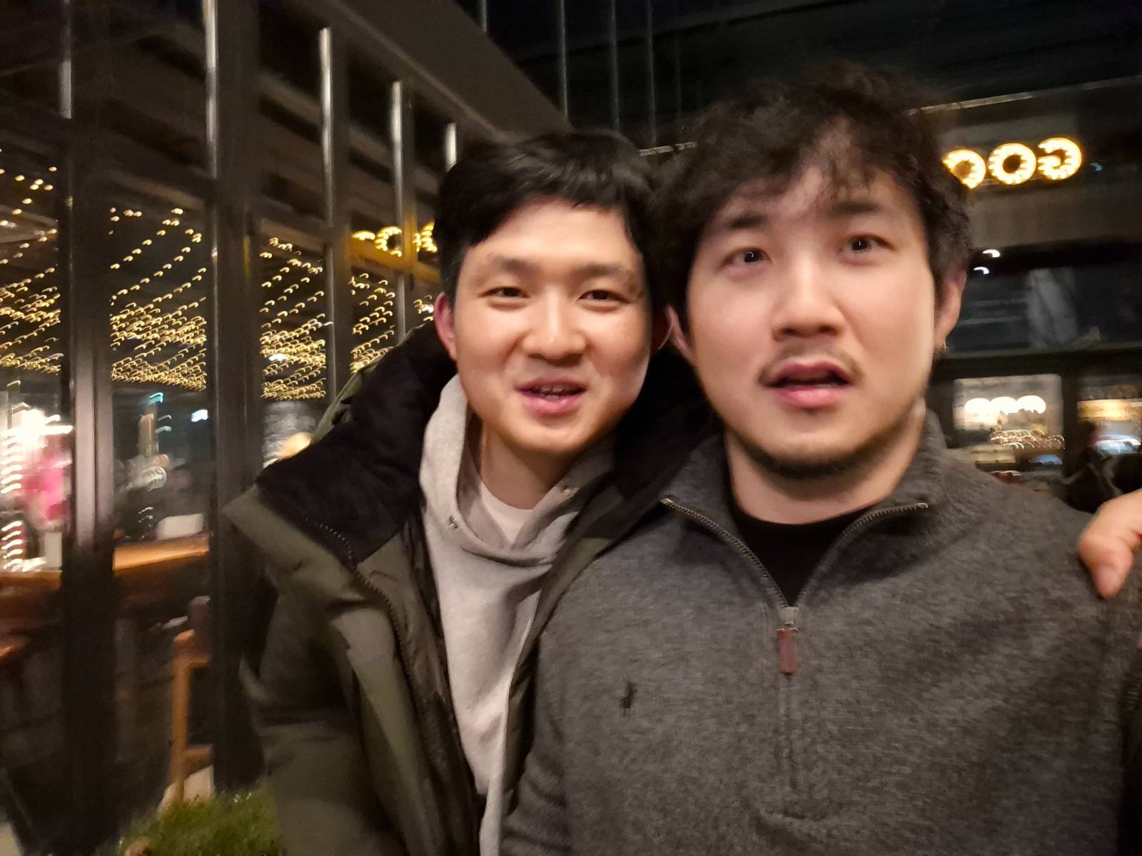 벌써 16년 우정. 숫자를 세어보고는 믿기지 않아 몇 번이고 다시 셈을 했다.