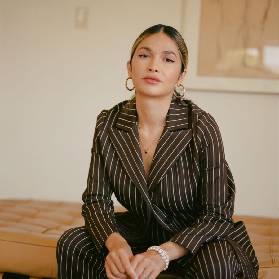 나탈리 홀로웨이 (*출처- intro)