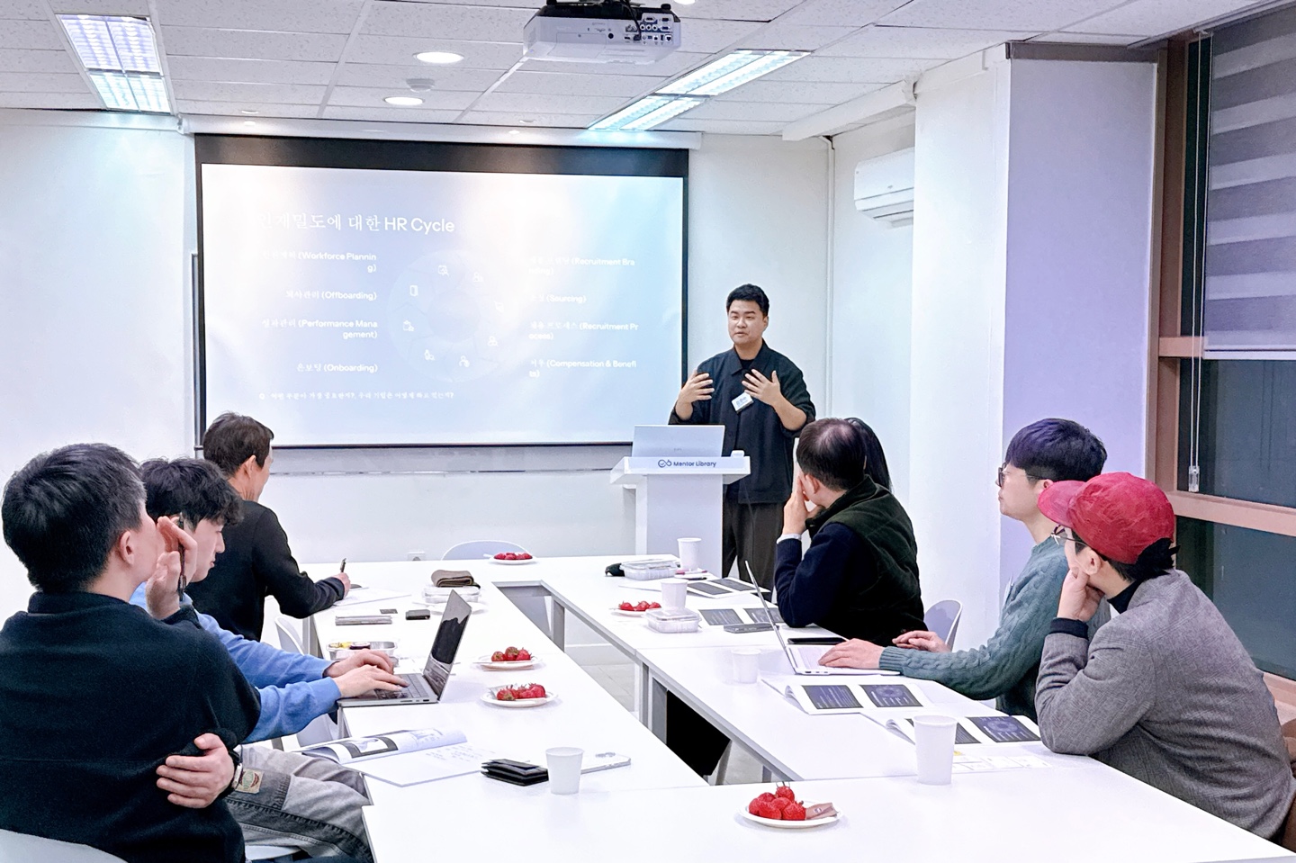 [영원GTM] 채용을 세일즈 퍼널처럼 설계하는 방법의 썸네일 이미지