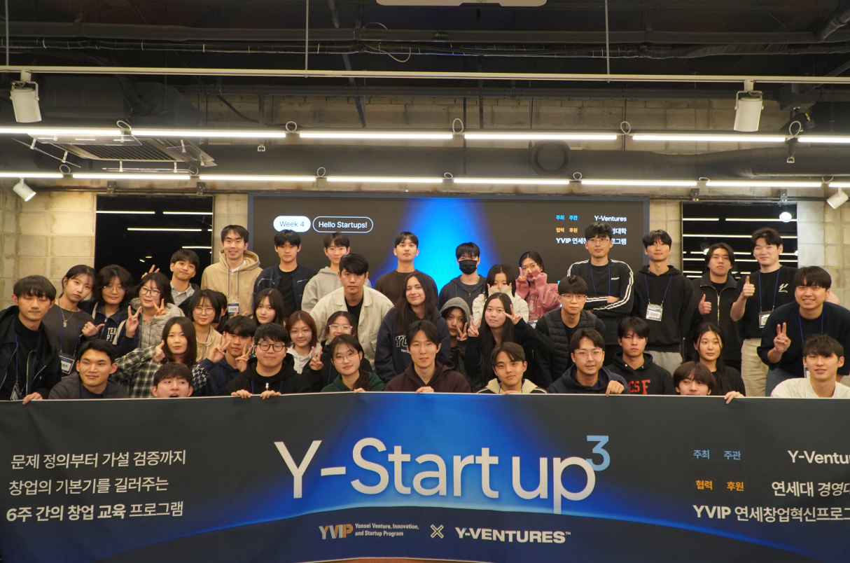 다들 한껏 초췌해진 채 새벽 7시에 찍은 해커톤 단체사진