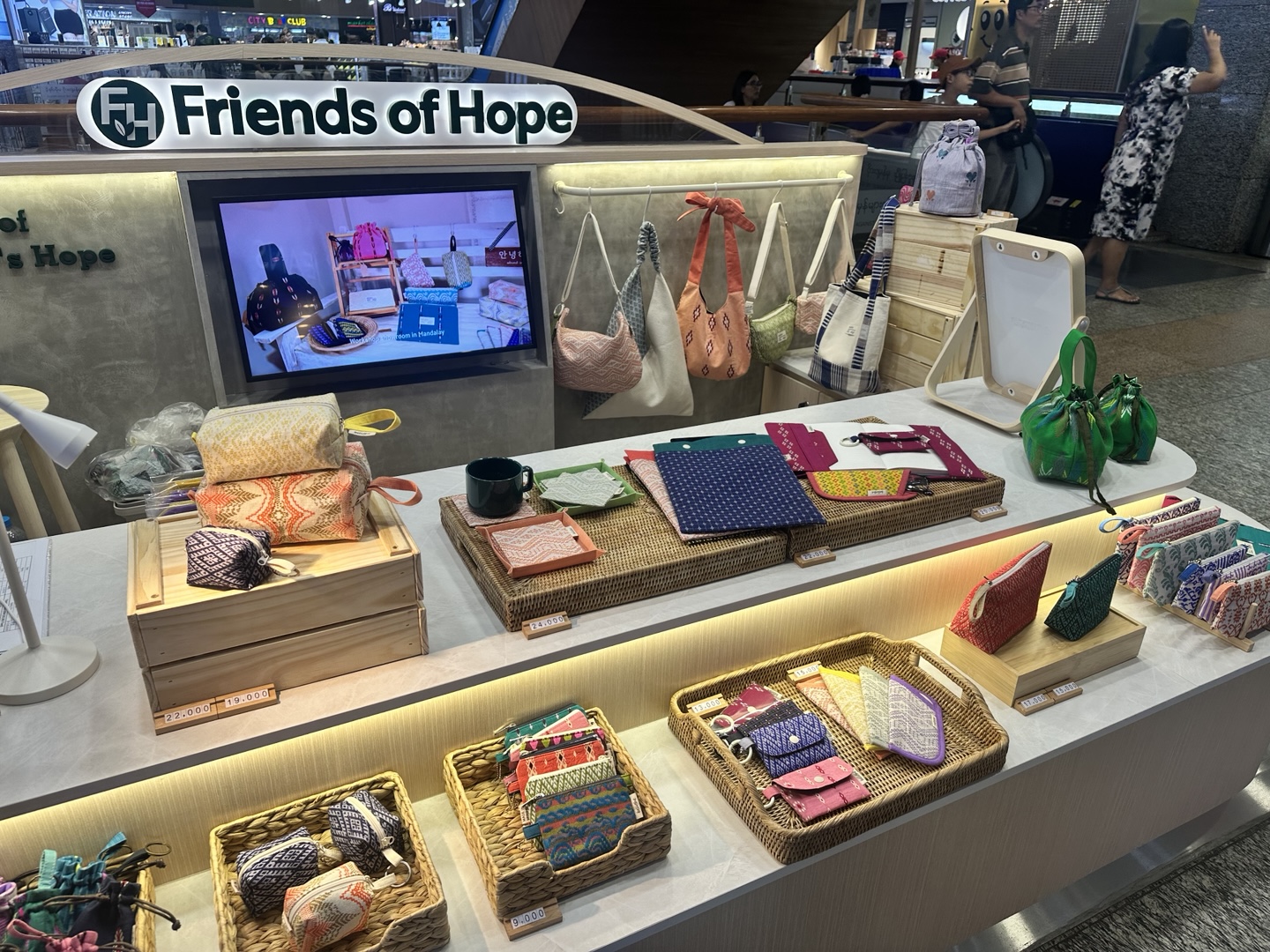 Friends of Hope 양곤 매장에 beLight 제품