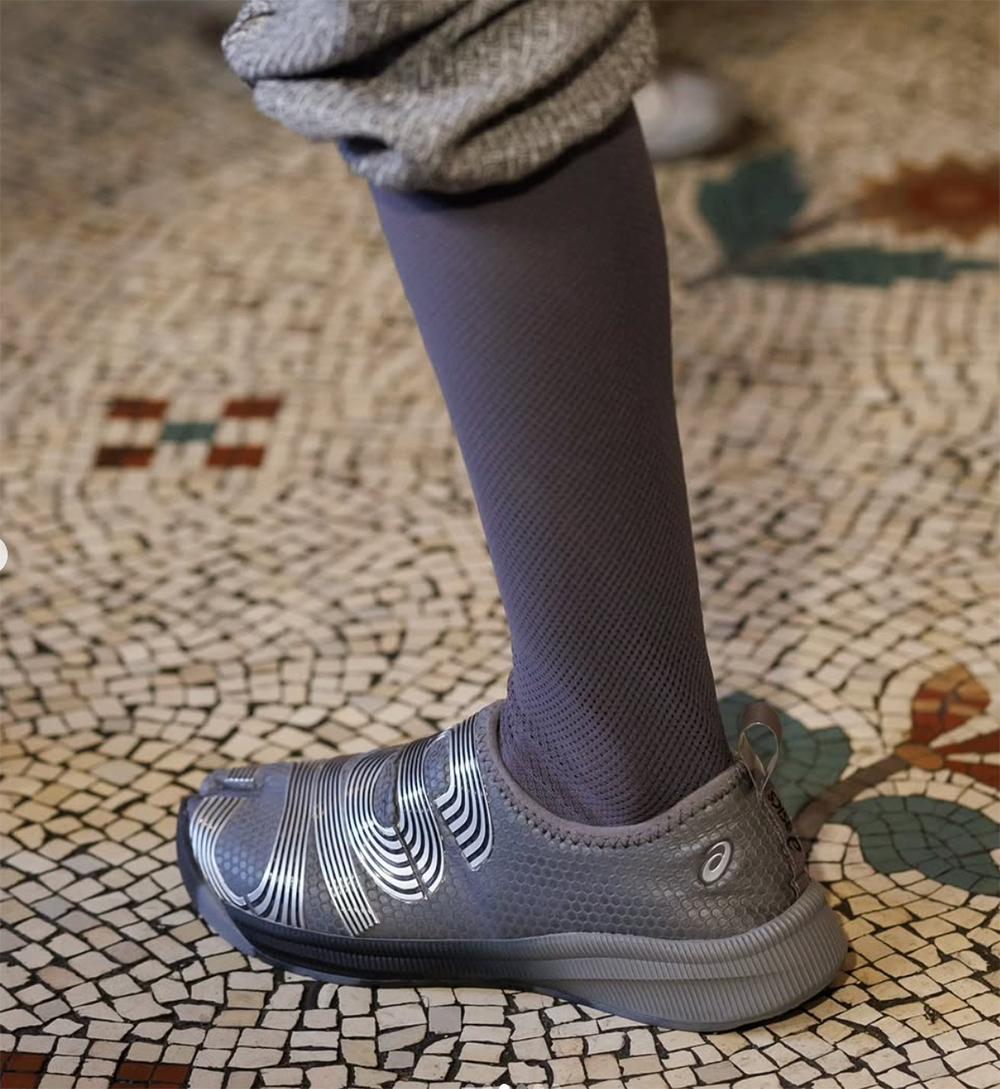 키코 코스타디노프 x 아식스