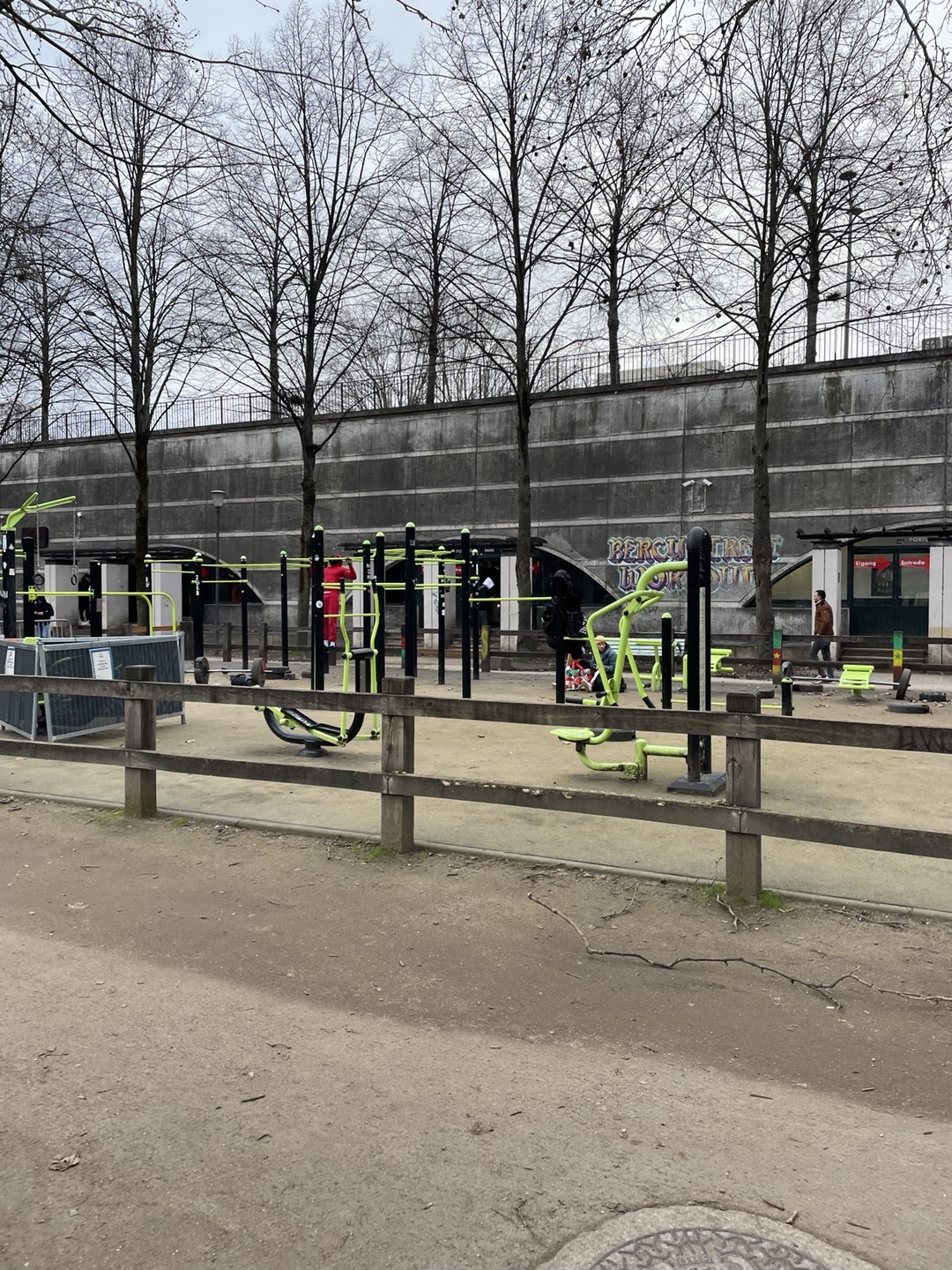 악명 높은 파리의 베흑씨 버스터미널