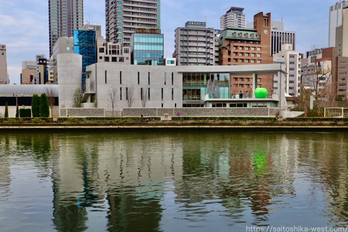 안도의 고향인 오사카 나카노시마(中之島)에 만들어진 어린이 도서관, '어린이 책의 숲'