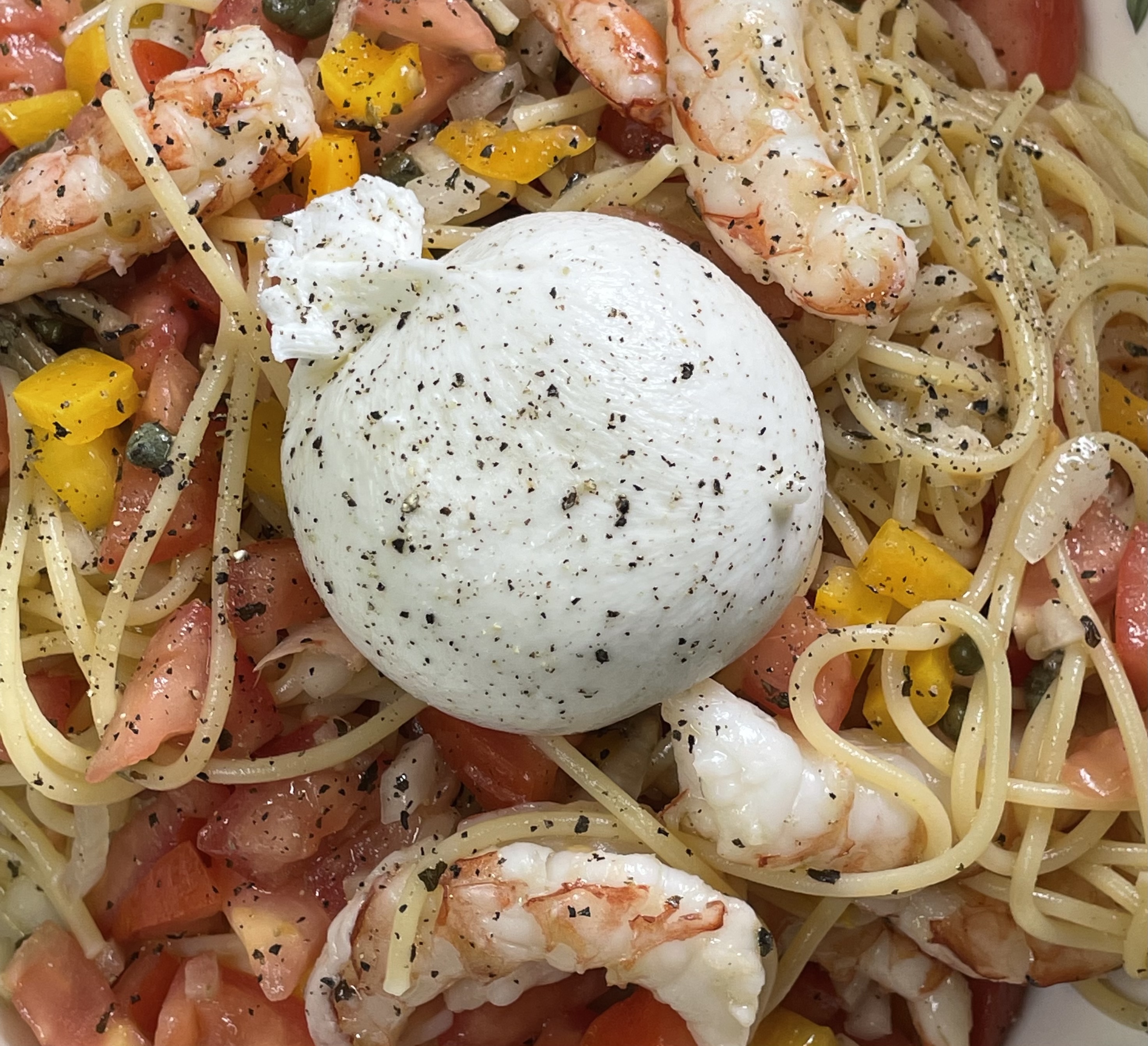 앤초비 소스의 냉파스타와 오동통 부라타치즈