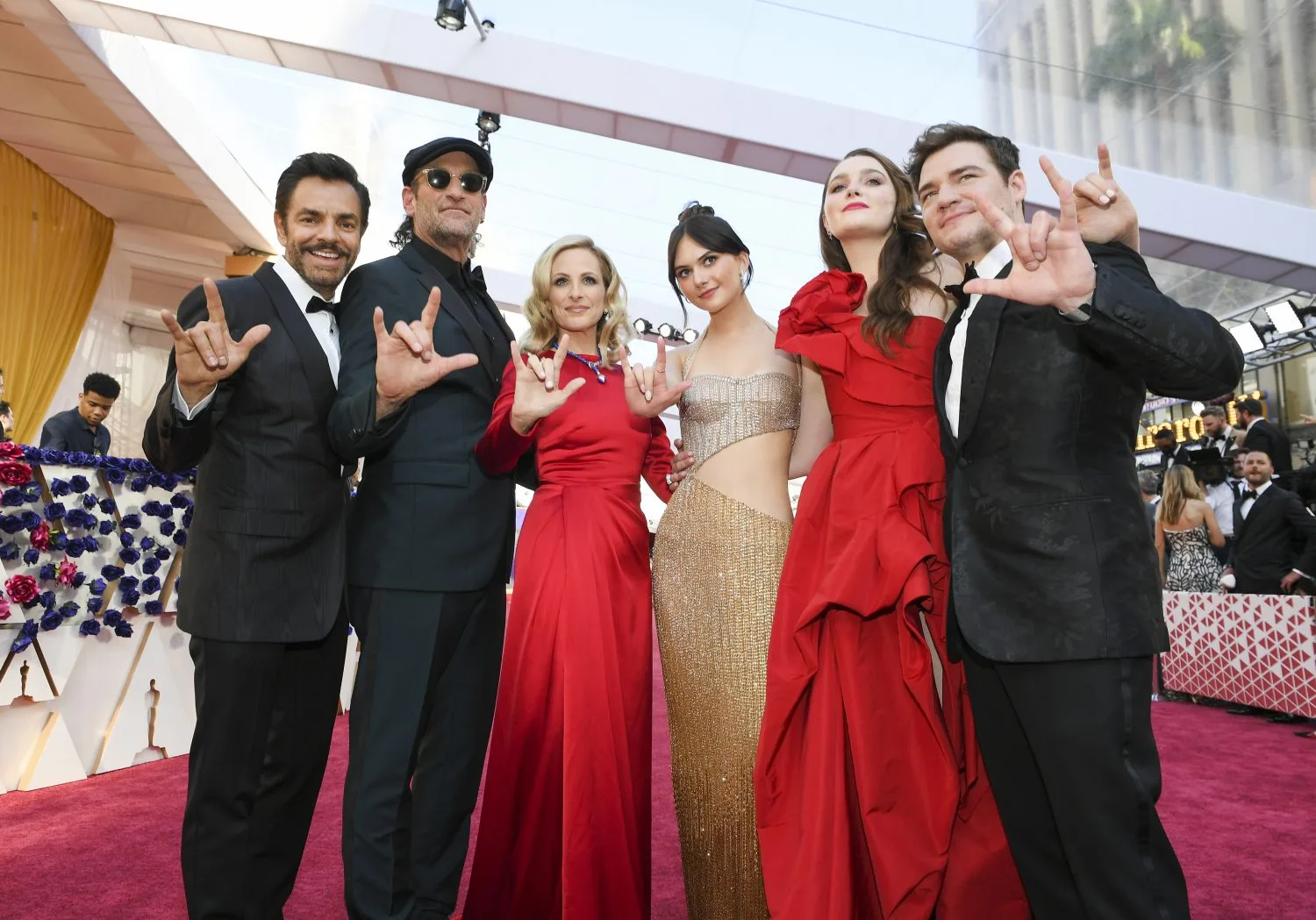 제 94회 아카데미 시상식에서의 <코다> 감독과 배우진 Eugenio Derbez, Troy Kotsur, Marlee Matlin, Sian Heder, Amy Forsyth and Daniel Durant / © Michael Buckner for Variety