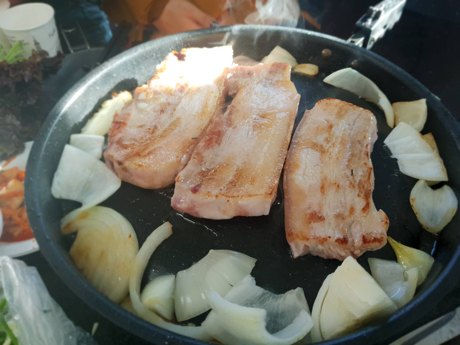 산에서 삼겹살 굽고