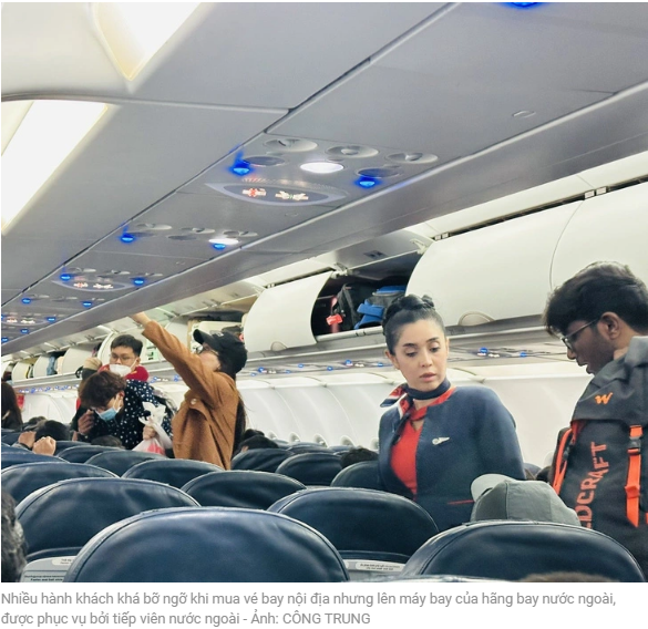 많은 승객이 국내 항공권을 구입했지만, 외국 항공사 비행기에 타서 외국인 승무원 서비스를 받게 되자 꽤 놀랐습니다