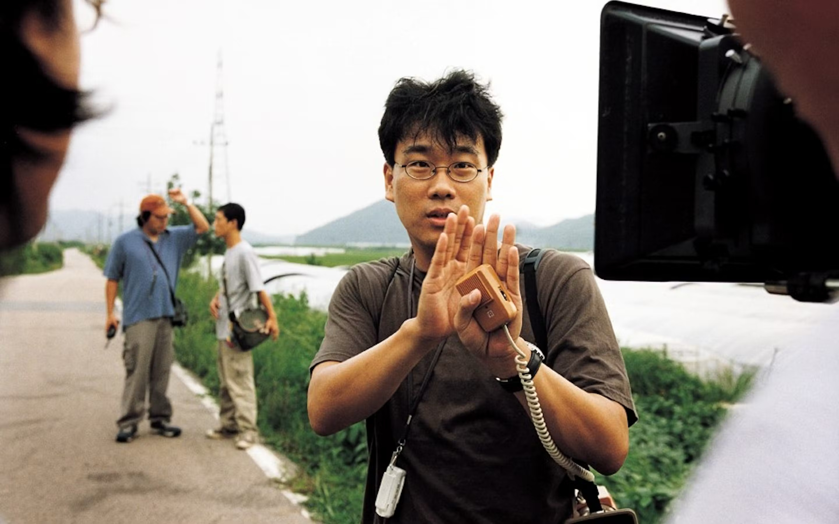 34살의 어린 감독은 어떻게 살인의 추억의 그 많은 배테랑들을 데리고 자신이 추구하는 더 높은 수준으로 데려갔을까요?