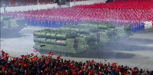 김정은 정권 이후 북한의 열병식은 과거와 달리 다양화, 현대화되었다는 평가를 받는다. 2020년 10월 10일, 노동당 창건 75주년 기념 야간 열병식의 모습.