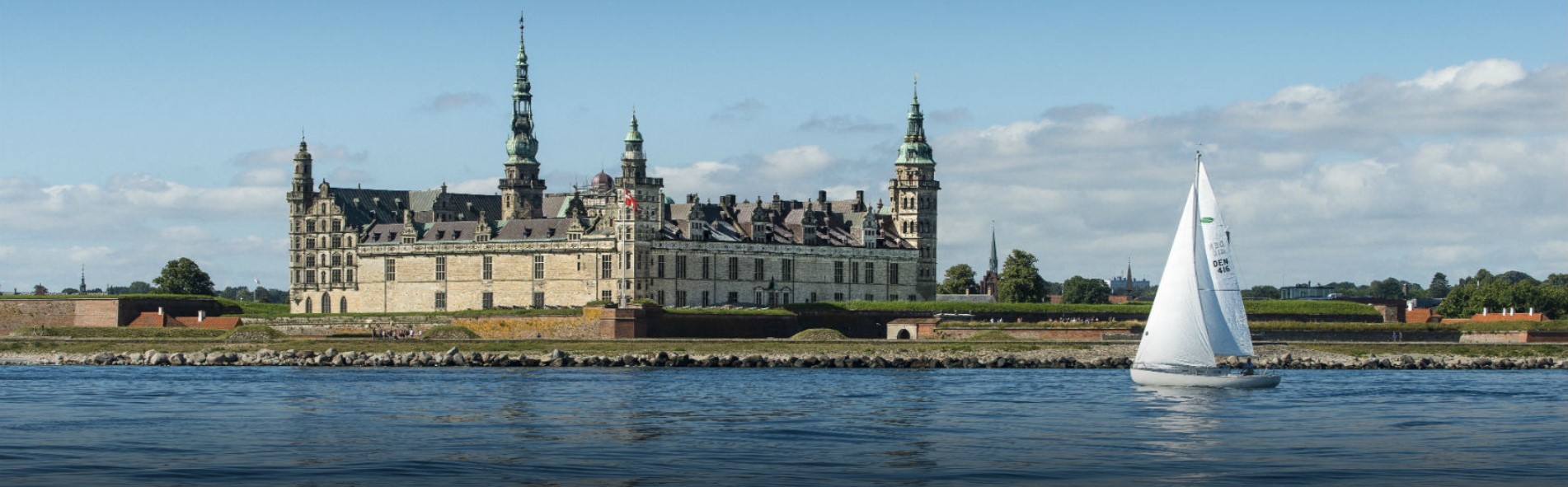 햄릿의 배경이 된 덴마크 헬싱외르 Helsingør 지역, 크론보르 성 (Kronborg Castle)  https://kongeligeslotte.dk/en/palaces-and-gardens/kronborg-castle.html