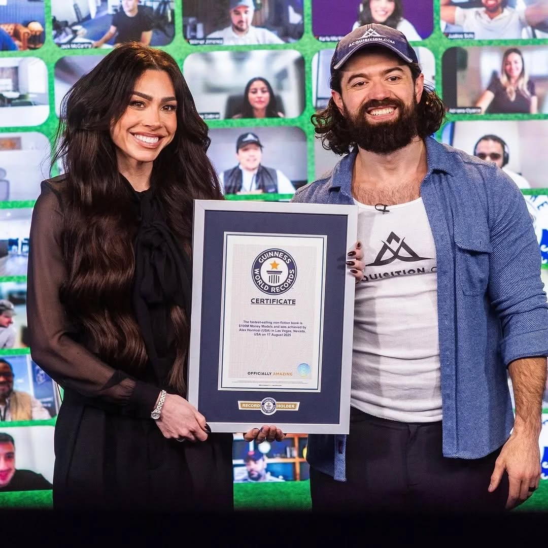 세계에서 가장 최단 시간에 많이 책을 판 기념으로 기네스북에 오르다.