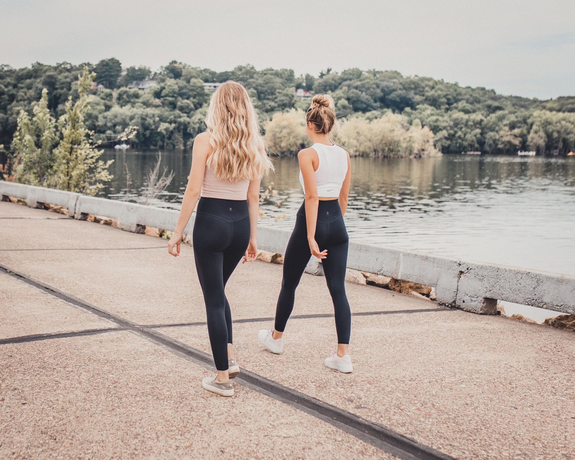 벨라의 첫 사업인 'TLeggings' 제품 이미지